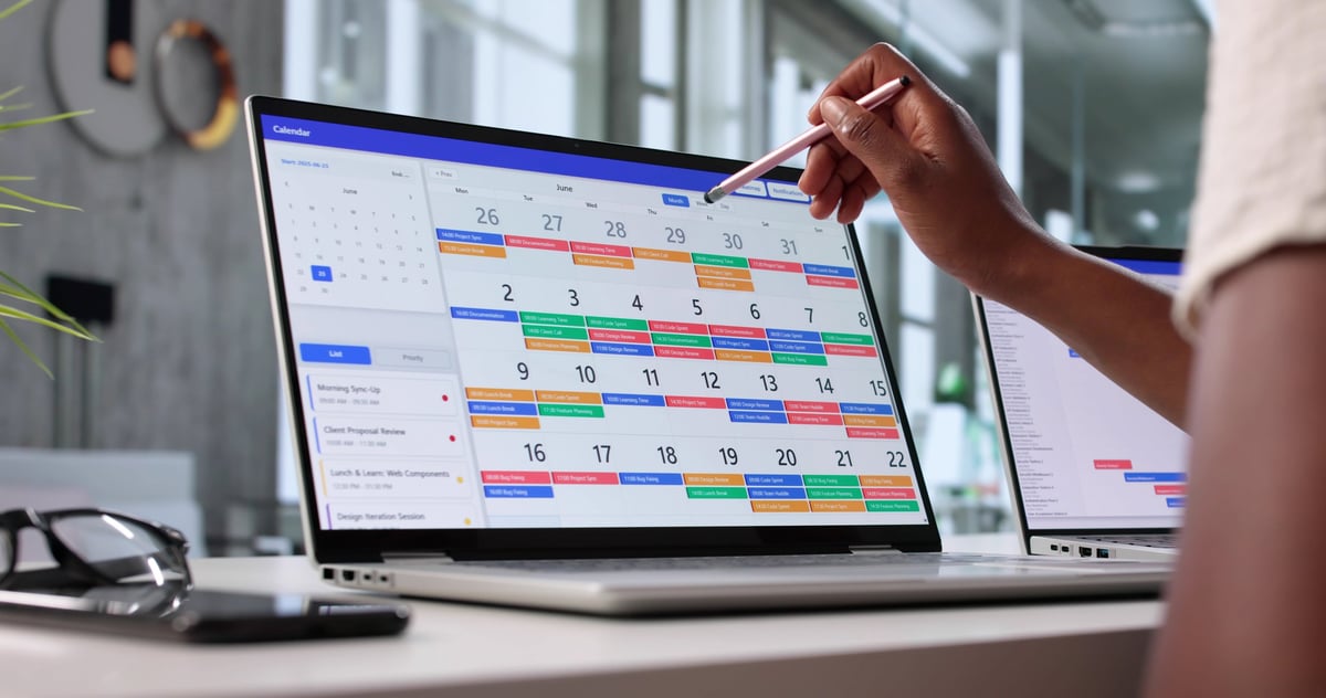 Online booking calendar and appointment scheduling in use