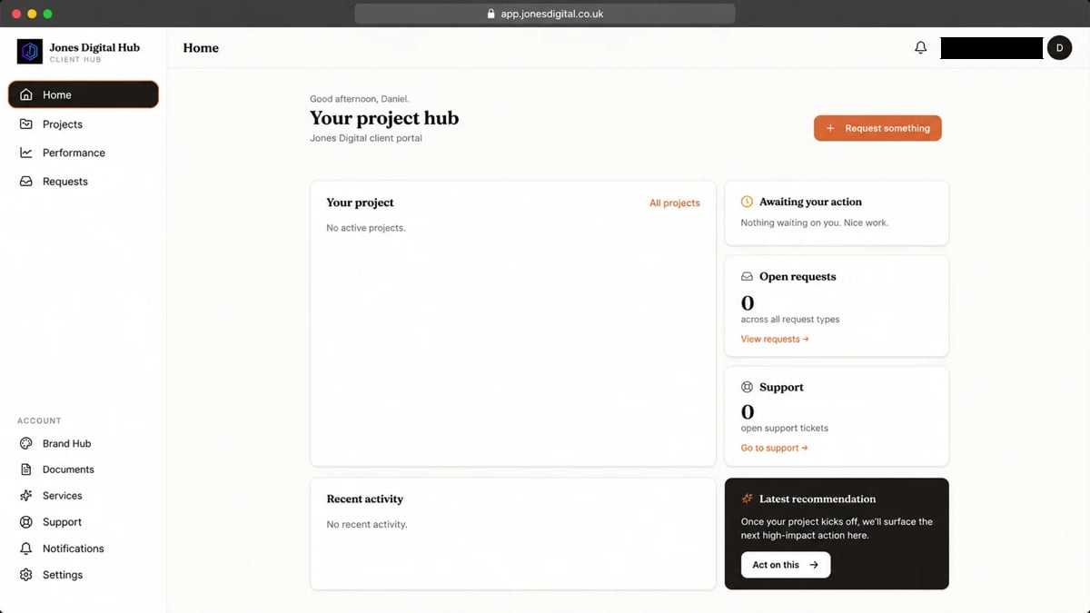 Project hub interface showing empty project dashboard with navigation menu, project status overview, and recent activity section